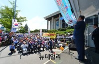 [포토] KBS 본관 앞 가득 메운 애국단체 회원들