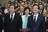 [포토] 애국가 제창하는 정의화 국회의장과 김무성 대표