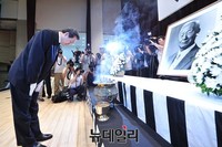 [포토] 이승만 박사 영전에 분향하는 김무성 대표