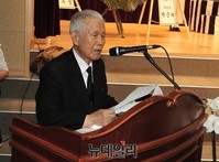 [포토] 감사인사 전하는 이승만 박사 유족