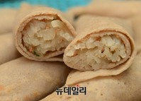 [영상] 제주 전통시장에서 간단하게 즐기는 '빙떡'