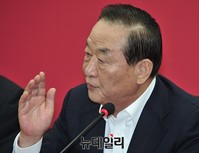 [포토] 모두발언 하는 새누리당 서청원 최고위원