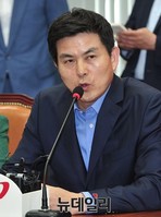 [포토] 최고위원회의 참석한 김태호 최고위원