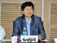 [포토] 발언하는 강규형 명지대 교수