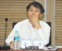 [포토] 왜곡 편향 도서 토론회 참석한 조우석 평론가