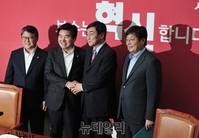 [포토] 새누리당 원내대표실에서 만난 여야 지도부
