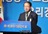 [포토] 인사말 하는 강호갑 회장