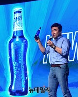 [포토] '카스 비츠' 소개하는 송현석 마케팅 부사장