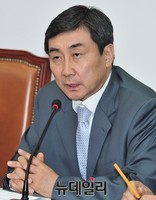 [포토] 국정원고발 관련 발언하는 이종걸 원내대표