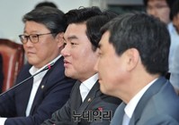 [포토] 2+2 회동에서 모두발언 하는 원유철 원내대표