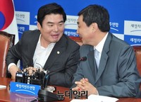 [포토] 대화 나누는 '원유철-이종걸' 원내대표