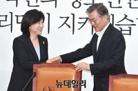 [포토] 인사 나누는 심상정-문재인