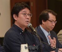 [포토] 인터넷 뉴스생태계 세미나, 주제발표하는 이준웅 교수