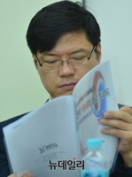 [포토] 제주4.3토론회, 토론자로 나선 김명섭 교수