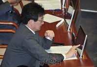 [포토] 국회 본회의 참석한 유승민 전 원내대표