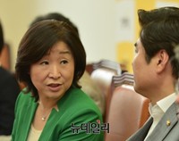 [포토] 대화나누는 심상정-원유철
