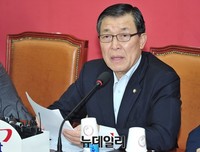 [포토] 모두발언 하는 황진하 새누리당 사무총장