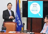[포토] 혁신안 브리핑 하는 김상곤 위원장