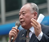 [포토] 새민련 규탄하는 김성욱 고엽제전우회 사무총장