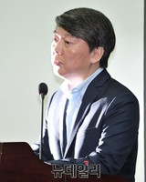 [포토] 모두발언 하는 안철수 국민정보지키기위원장