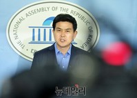 [포토] 총선 불출마 선언하는 김태호 의원