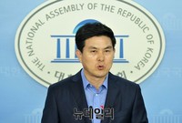 [포토] 총선 불출마 선언하는 새누리당 김태호 의원
