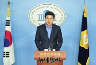 [포토] 새누리당 김태호, 20대 총선 불출마