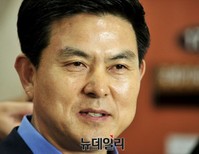 [포토] 눈물이 그렁그렁한 새누리당 김태호 최고위원