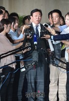 [포토] 질문에 답하는 신동빈 회장