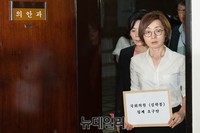 [포토] 의안과로 들어오는 은수미-최민희