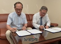 [포토] 통일나눔펀드, 업무협약하는 인보길회장-안병훈이사장