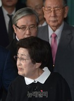 [포토] 김포공항을 통해 방북하는 이희호여사