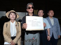 [영상] 애국단체, 안철수 '서울대교수임용' 관련 검찰에 고발장 제출