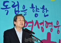 [포토] 축사하는 새누리당 김무성 대표
