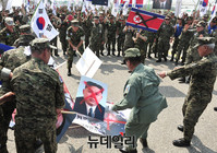 [포토] 김정은 초상화 불태우는 고엽제전우회