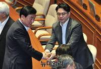 [포토] 인사 나누는 박기춘-정호준