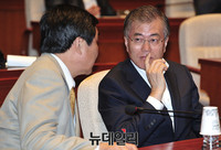 [포토] 대화 나누는 문재인 대표와 이종걸 원내대표