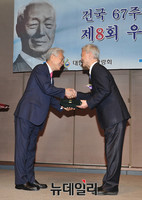 [포토] 서석구 변호사, 우남이승만애국상 수상