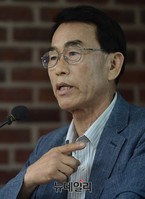 [포토] 제54회 이승만포럼 발제 맡은 정일화 이사