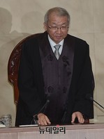 [포토] 법정에 선 양승태 대법원장