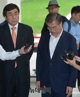 [포토] 한명숙 유죄, 고개숙인 문재인 대표