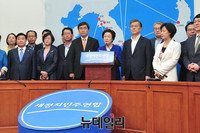 [포토] 억울함만 주장하는 새정치민주연합 한명숙 의원