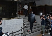 [포토] 한명숙 유죄, 법정에 들어서는 이종걸 원내대표