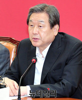 [포토] 북한 포격도발 관련 발언하는 새누리당 김무성 대표