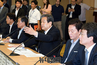 [포토] 발언하는 김무성 새누리당 대표