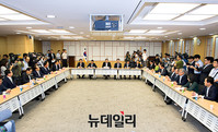 [포토] 긴급 주요당직자회의 갖는 새누리당