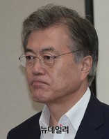 [포토] 홍용표장관 기다리는 문재인 대표