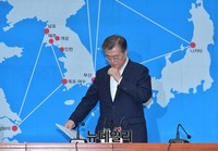 [포토] 추궈홍 중국대사 기다리는 문재인 대표