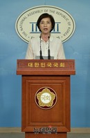 [포토] 새정치민주연합 유은혜 대변인