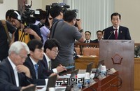 [포토] 현안보고하는 한민구 국방부 장관